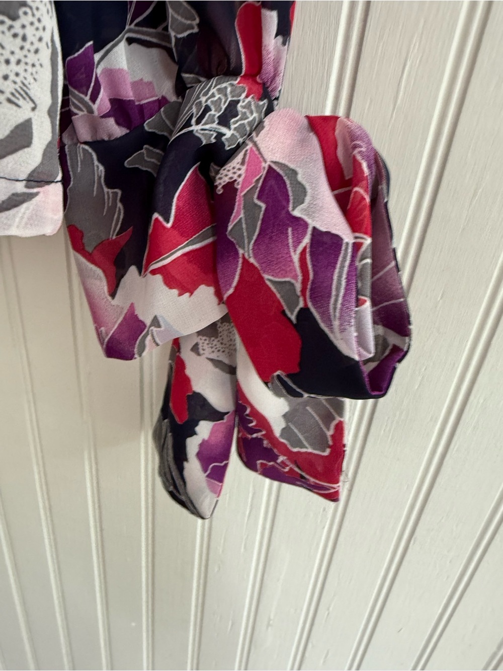 New York & Company Floral Blouse Size Large Bow Sleeves Pink, Purple and Black - Picture 3 of 5